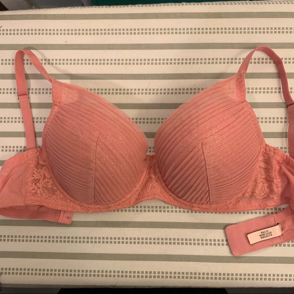 Stunning Victoria’s secret bra size 34C